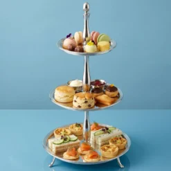 Alzata in acciaio inossidabile a tre livelli per petit fours