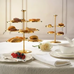 Alzata per dolci a 9 livelli placcata oro
