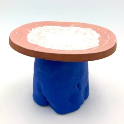 Alzata per torta Fungo Rock blu egiziano e rosa cipria