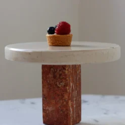 Alzata per torte in Pietra di Puglia e Marmo Travertino Rosso
