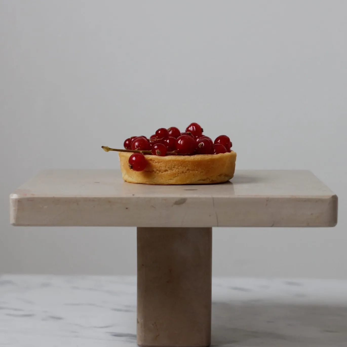Alzata per torte in pietra di Puglia