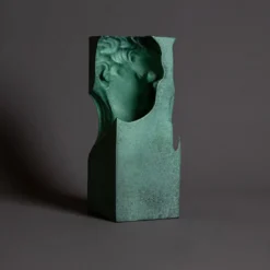 Ama chi non sa come cavarsela in questo mondo (SHE) Scultpure #3