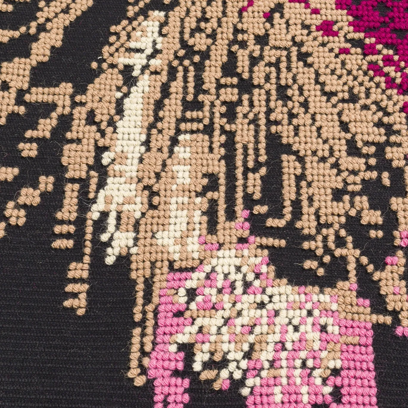 Arazzo Fantasma Rosa e Nero in lana di Anna Galtarossa