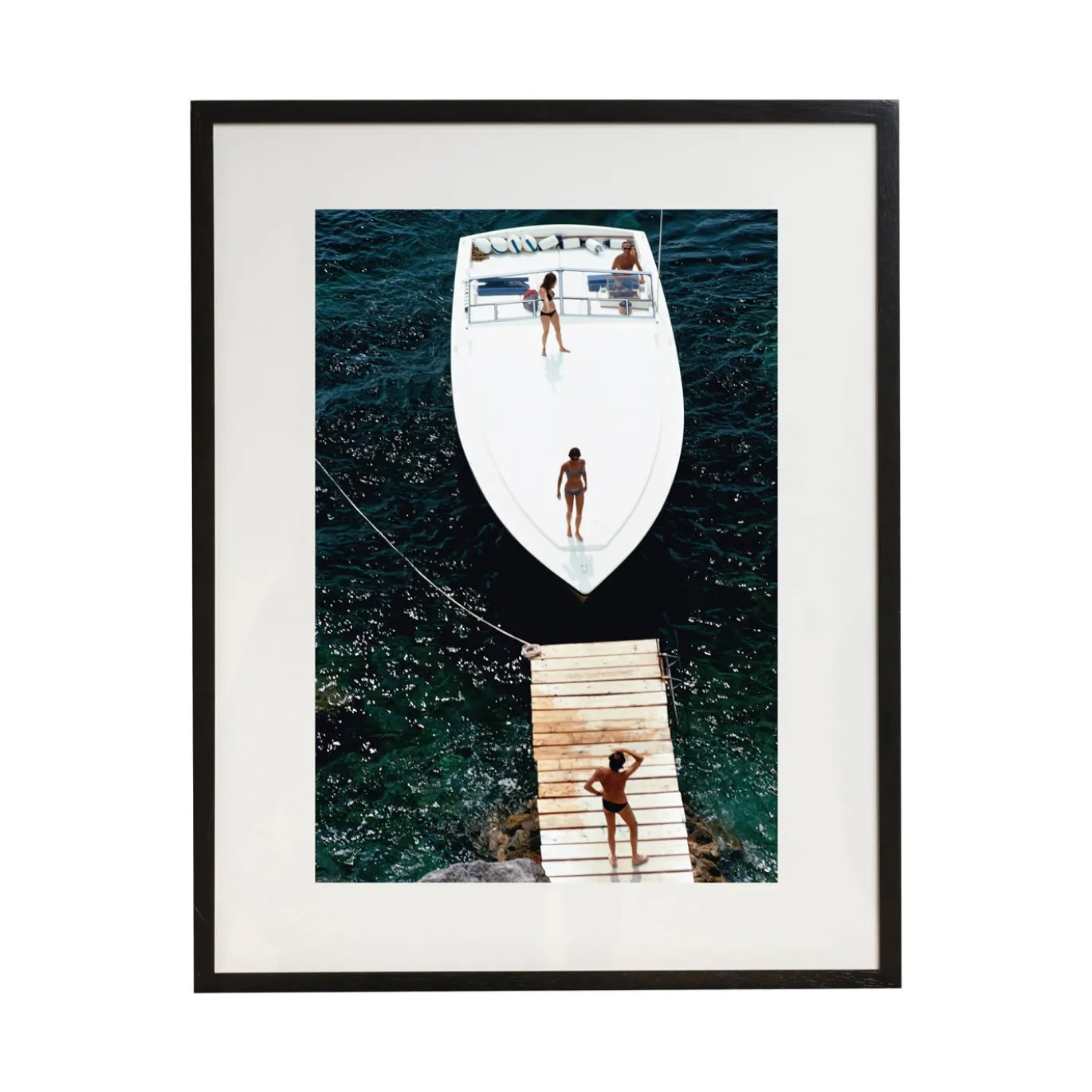Atterraggio di un motoscafo Stampa con cornice di Slim Aarons