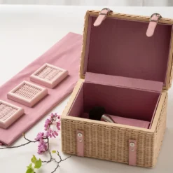 Bauletto portagioie Stella in legno intrecciato a mano con cinturini in pelle rosa