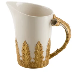 Brocca con foglie d'oro
