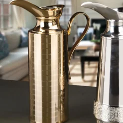 Brocca d'oro per bevande