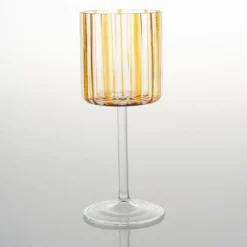 Calice da vino ambrato a righe