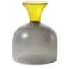 Caraffa Karaffa gialla e grigia di Aldo Cibic