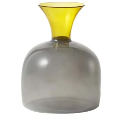 Caraffa Karaffa gialla e grigia di Aldo Cibic