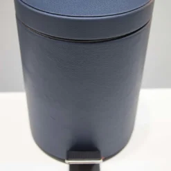 Cestino in pelle con coperchio in blu