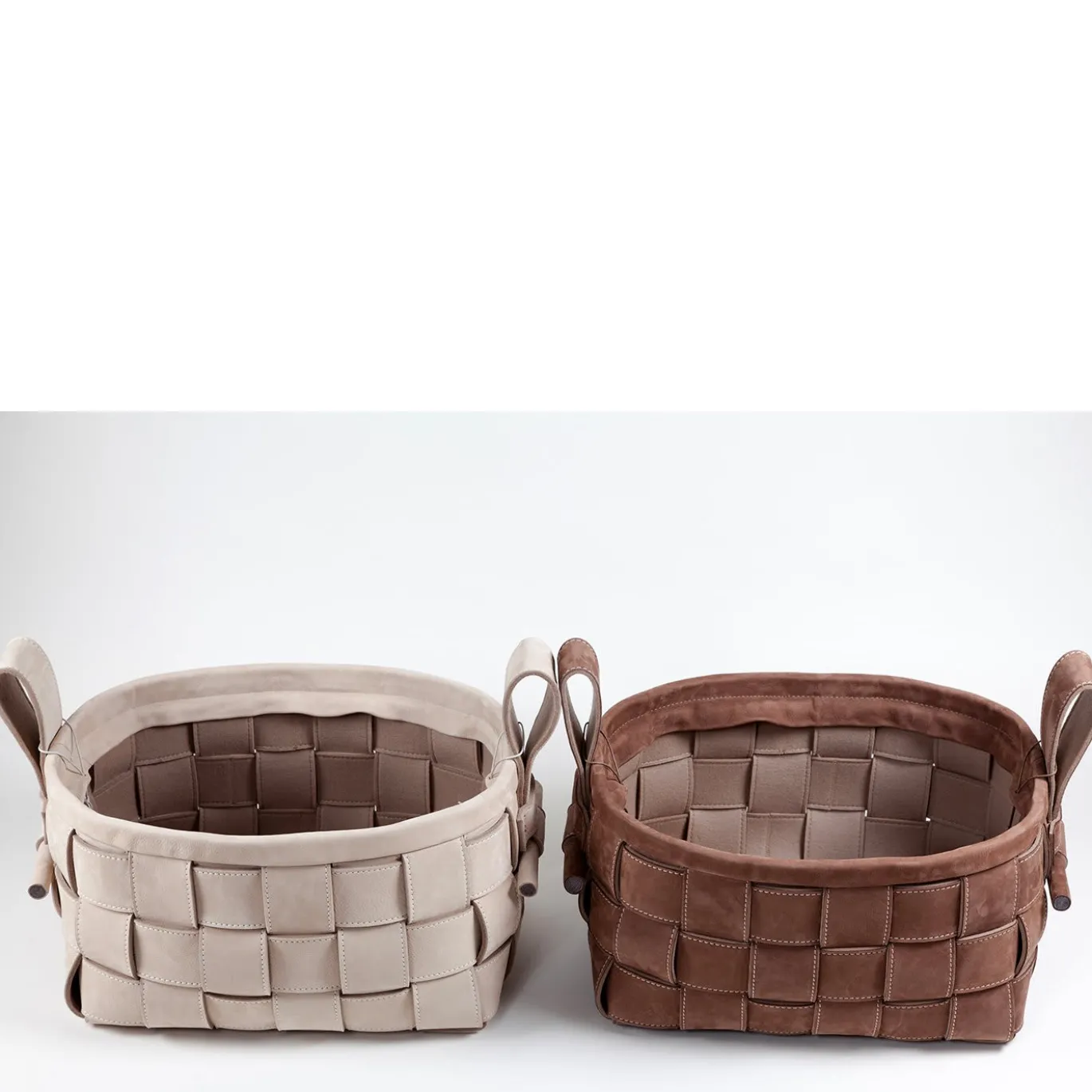 Cestino in pelle intrecciata grigio