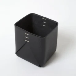 Cestino Regular Cubic nero di Oscar Maschera