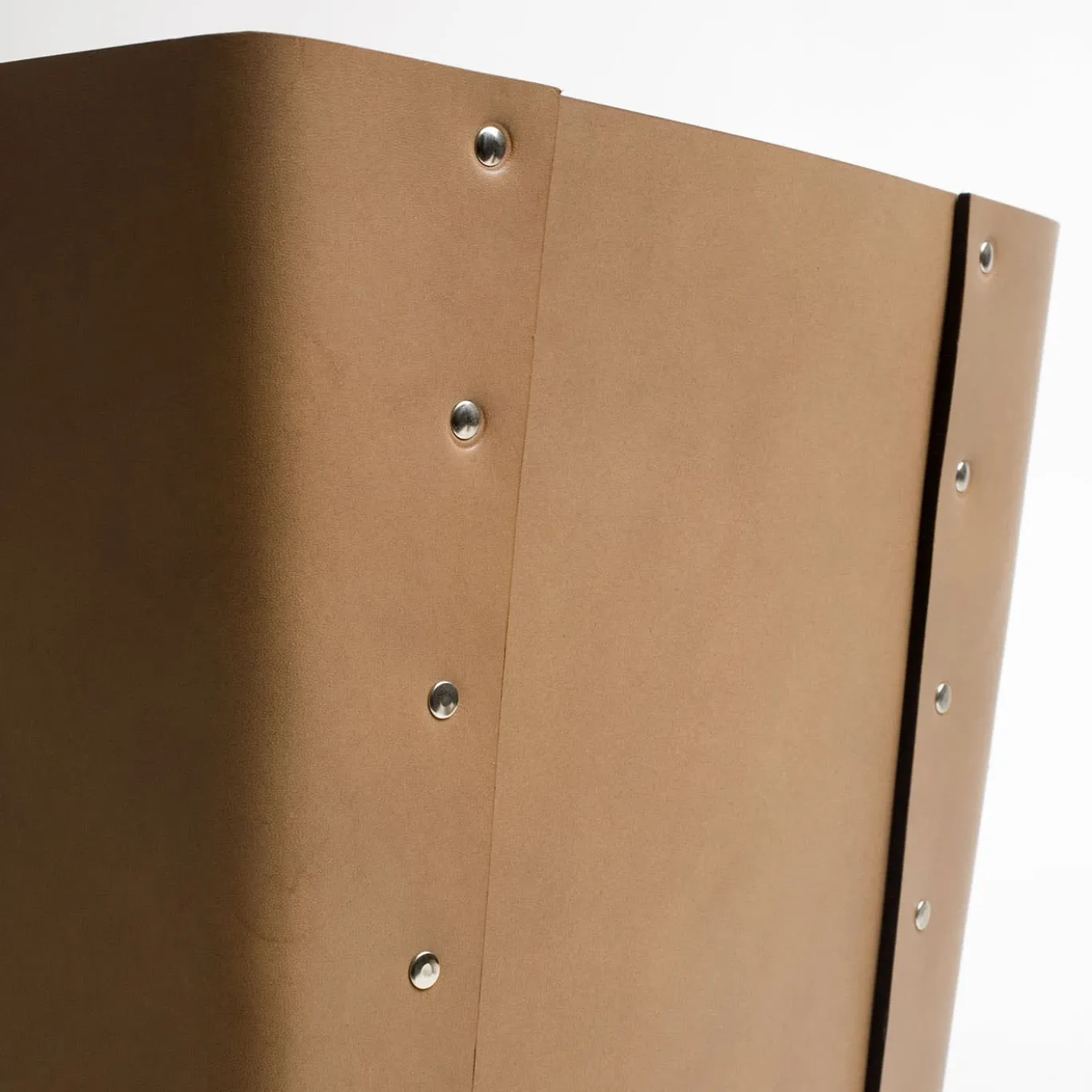 Cestino Rivets Carlo di Claude Bouchard