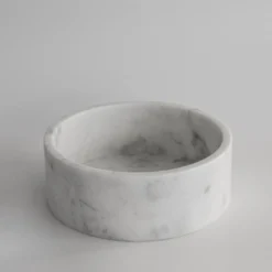 Ciotola moderna in marmo bianco di Carrara