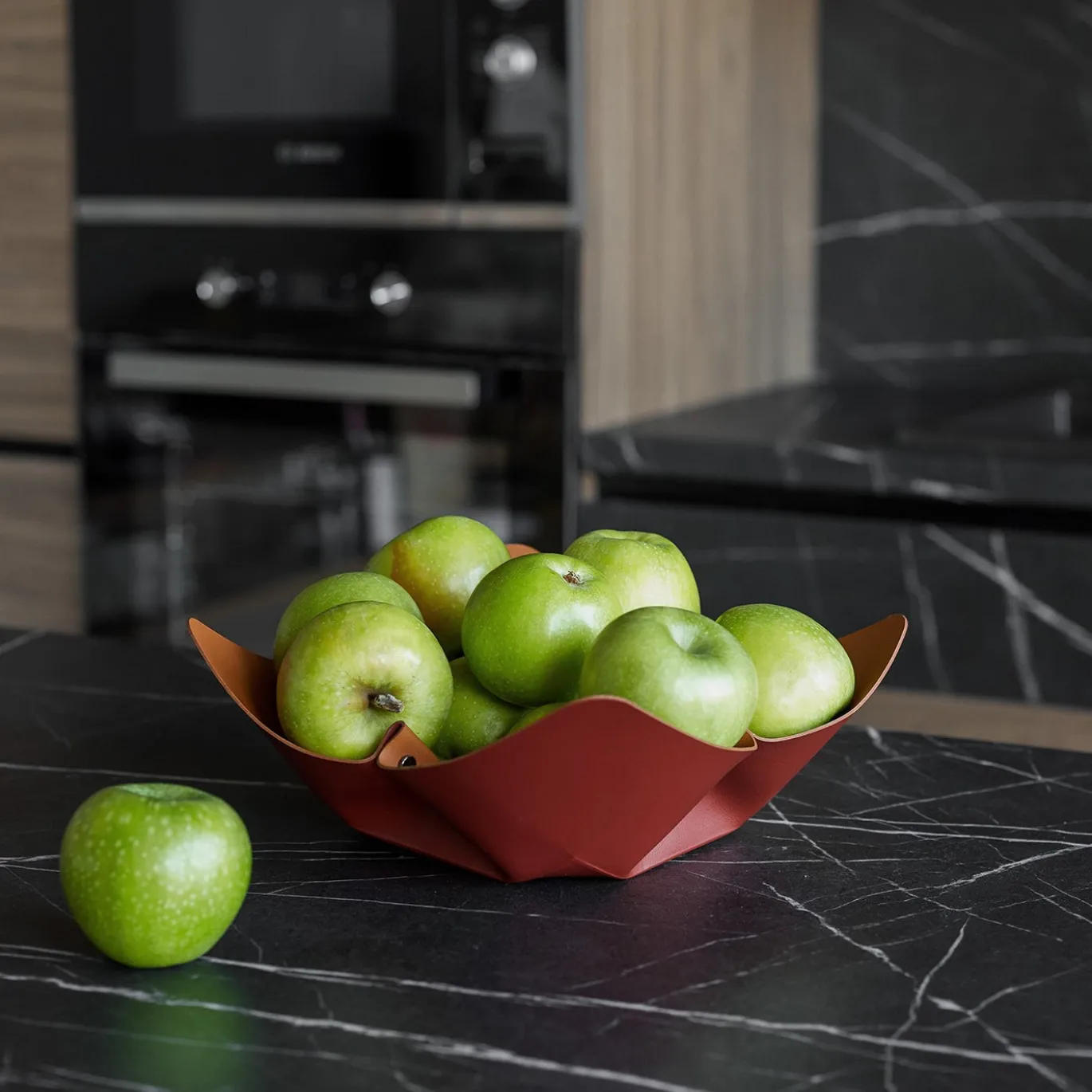 Ciotola per frutta in pelle bordeaux e cognac
