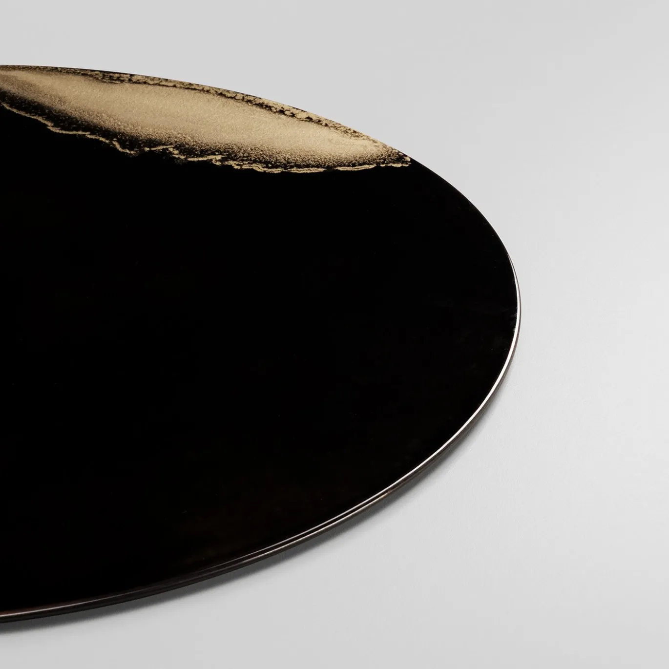 Collezione Inchiostro - Set di 4 Sottopiatti Rotondi Nero e Oro