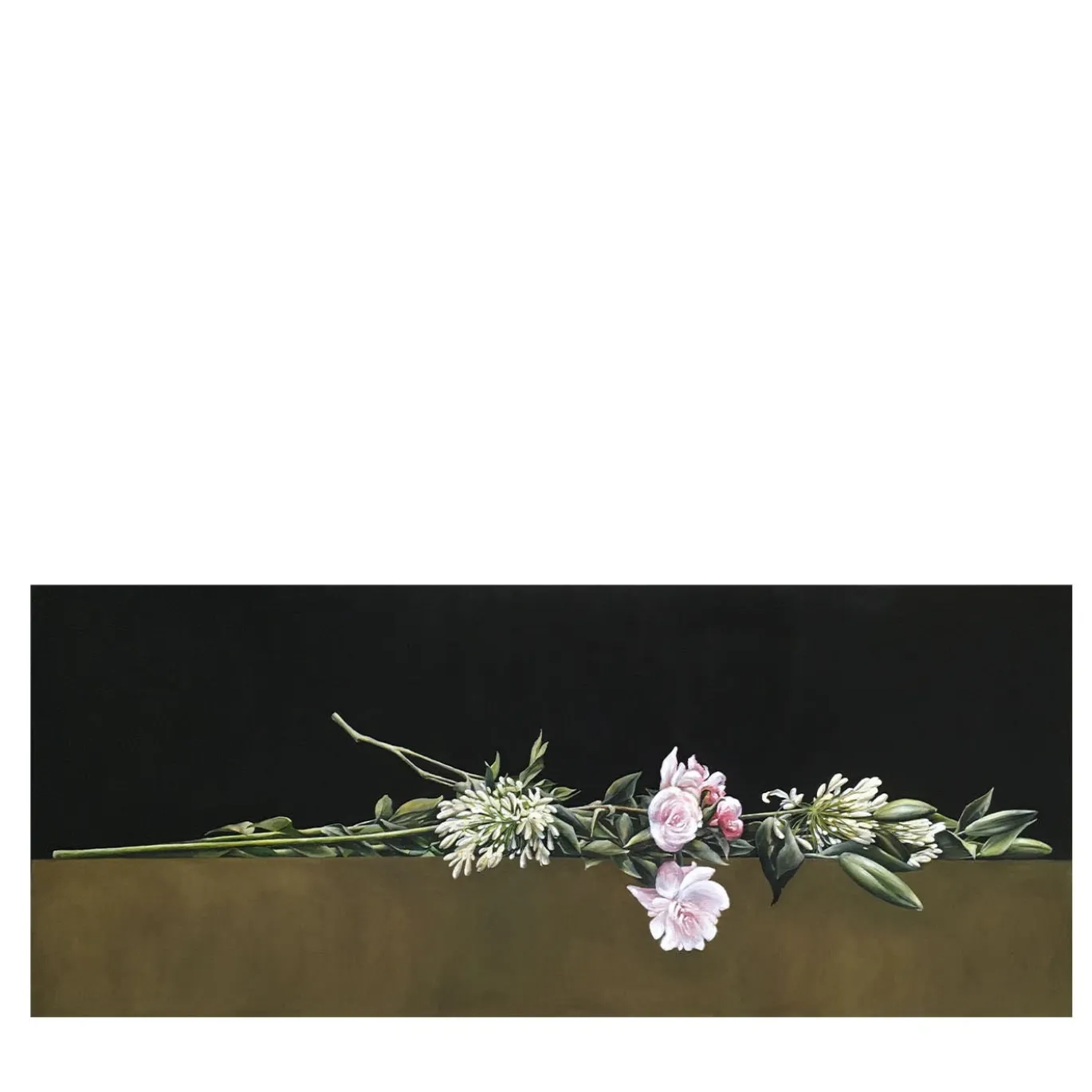 Composizione con rose, gigli e agapanti