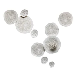 Composizione murale Porifera in porcellana nei toni del bianco