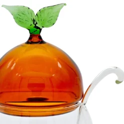 Contenitore per marmellata con dettaglio di foglie