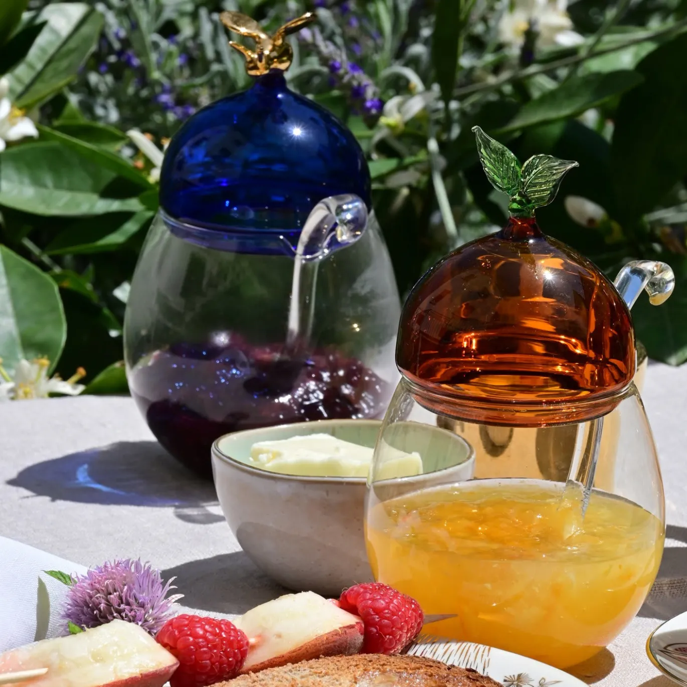 Contenitore per marmellata con dettaglio ape