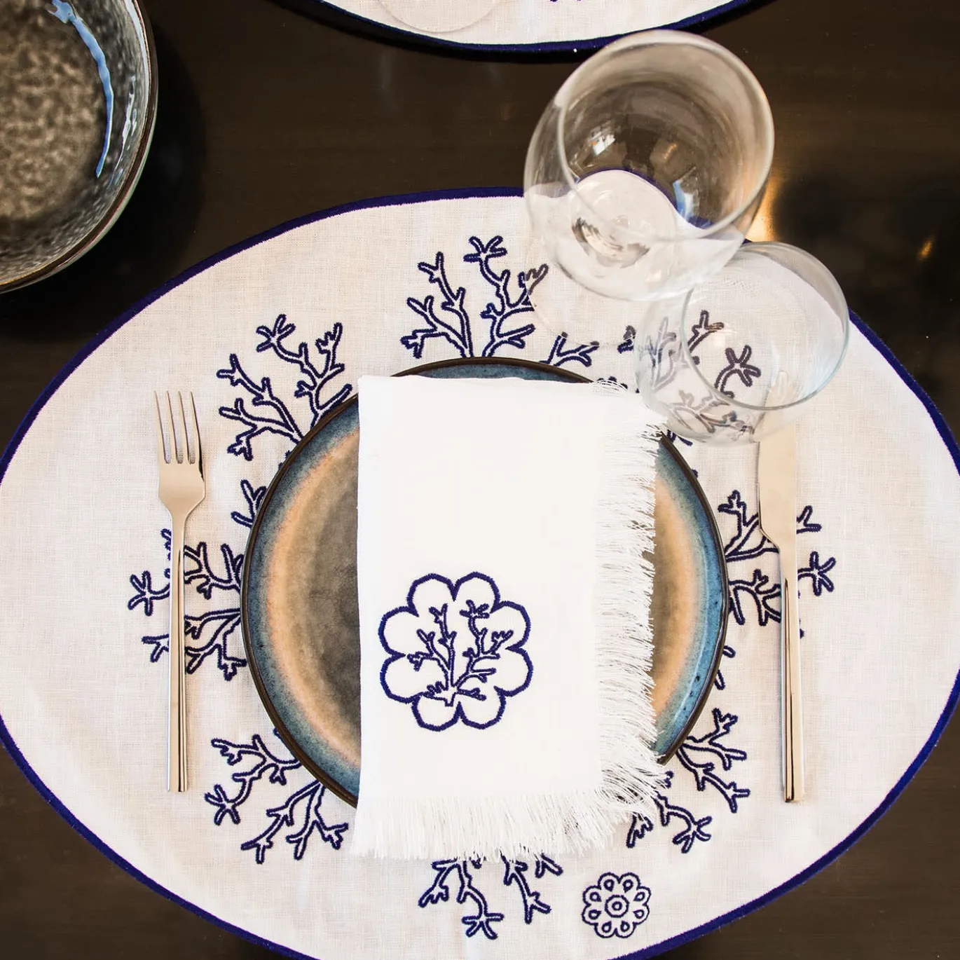 Corallo Blu Set di 2 tovagliette ricamate ovali