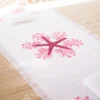 Corallo Rosa Runner bianco con frange
