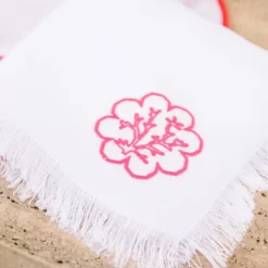 Corallo Rosa Set di 6 tovaglioli bianchi con frange