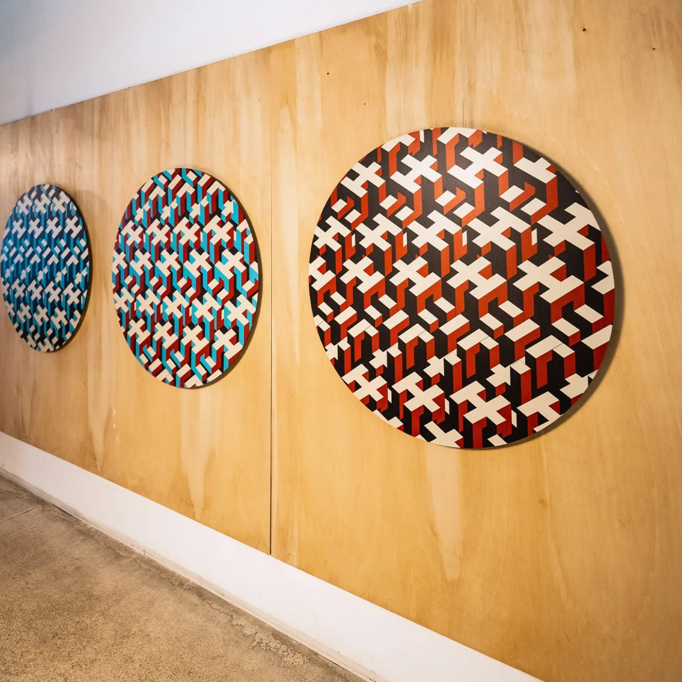 Decorazione murale in tessuto umano blu e rosso