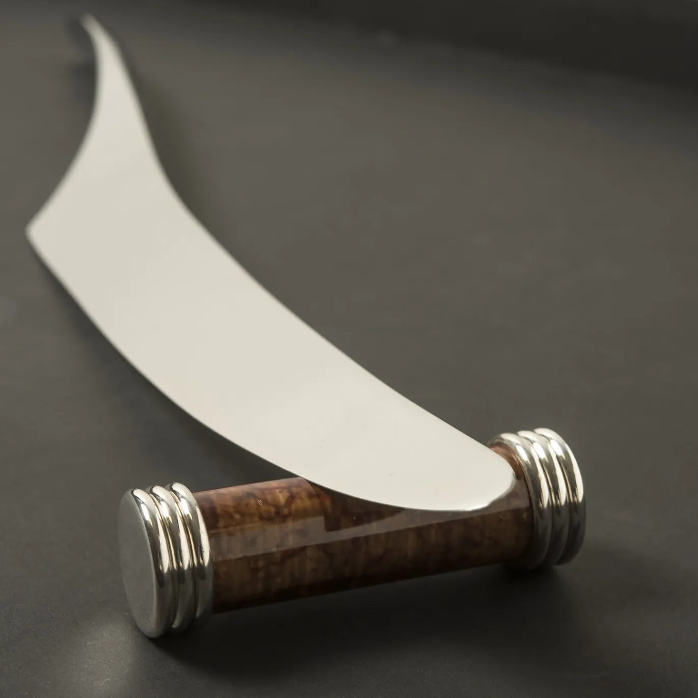 Decor Tavola Kosmo Coltello da arrosto con appoggio di Nino Basso