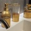 Dispenser di sapone in vetro con base ispirata a Michelangelo