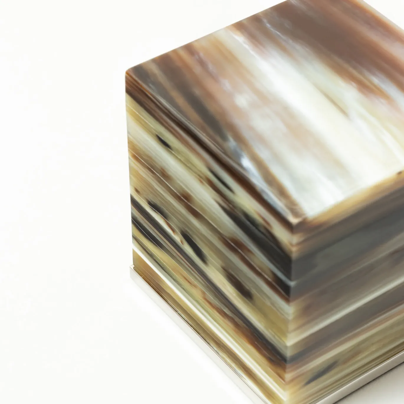 Fermacarte Cubo in Corno Marrone
