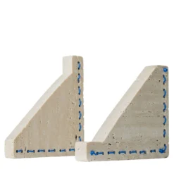 Fermalibri Lulù in Travertino con inserti in filo PVC blu
