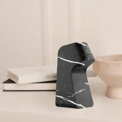 Fermalibri Marquina Pingu di Matteo Ragni