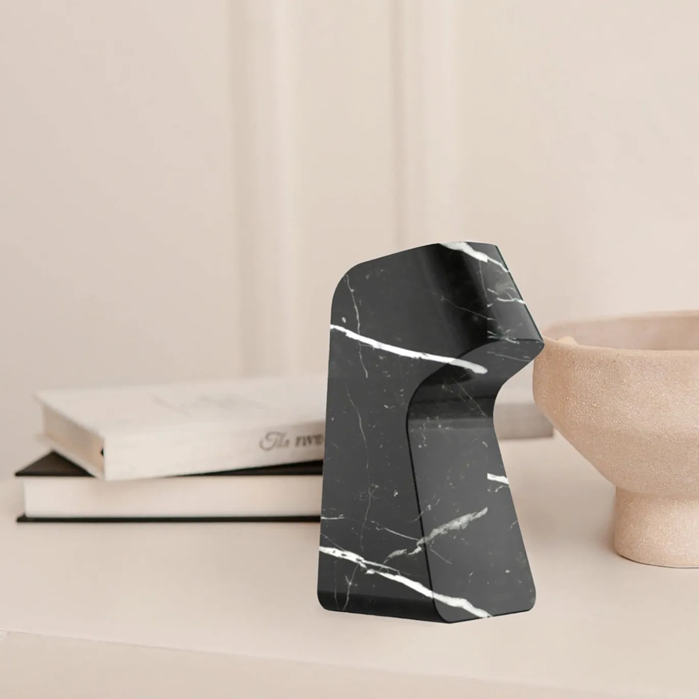 Fermalibri Marquina Pingu di Matteo Ragni