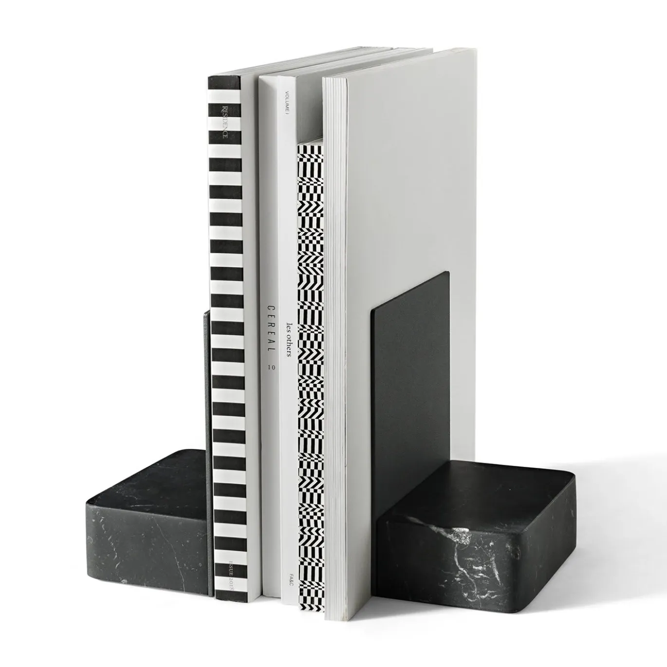 Fermalibri Pietra L08 in marmo Nero Marquinia di Piero Lissoni