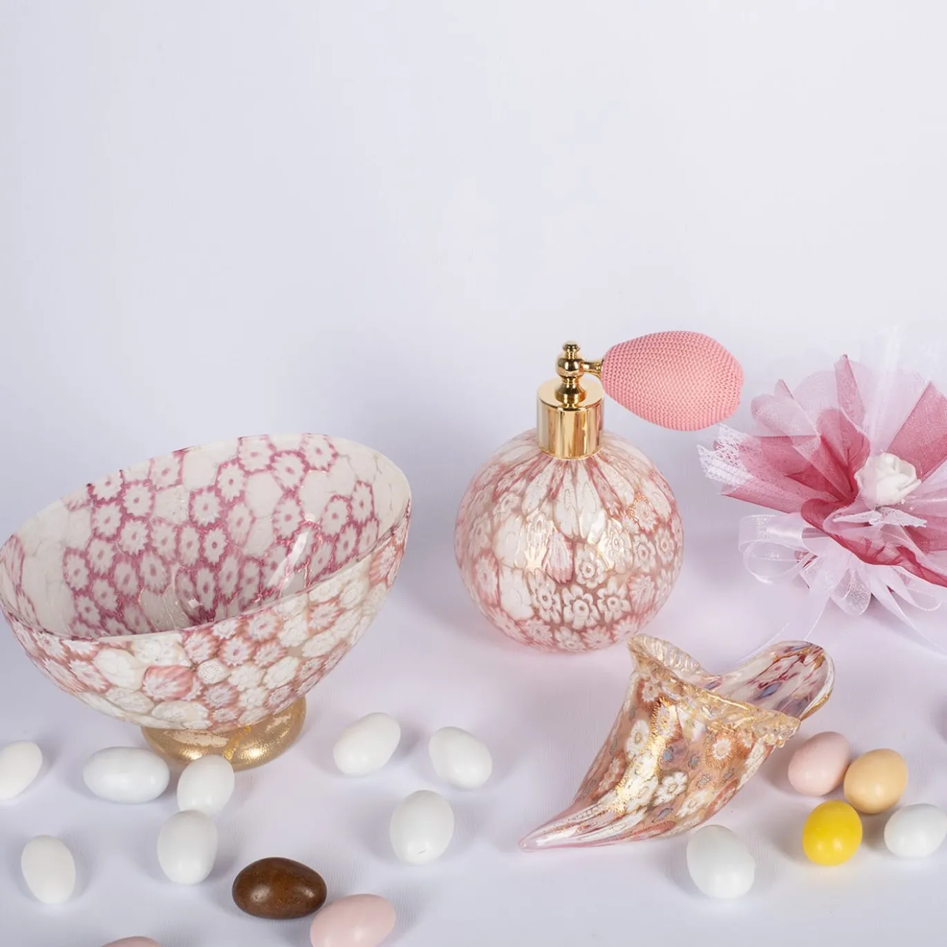 Flacone spray di profumo in oro 24 carati e murrine rosa