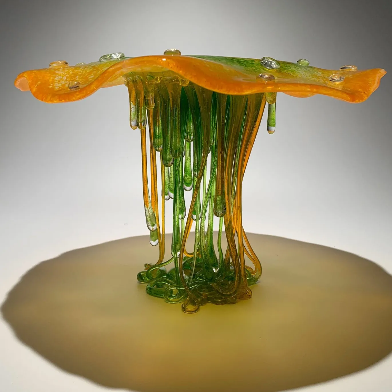 Godetevi il centrotavola scultoreo in vetro di Murano