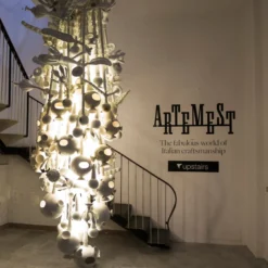 Lampadario gigante con fiori a bolle