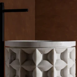 Lavabo in marmo Bianco del Re a colonna cilindrica Dawn
