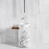 Lavabo in marmo cilindrico Monolithos con vassoio in legno