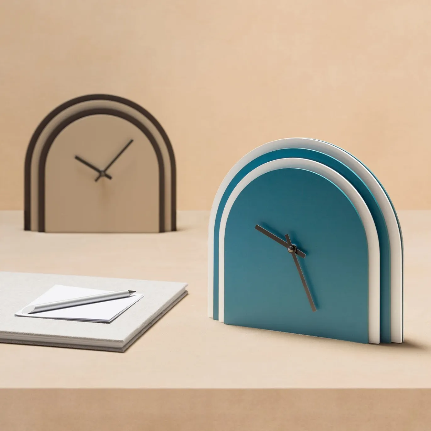 Orologio da tavolo centrale beige