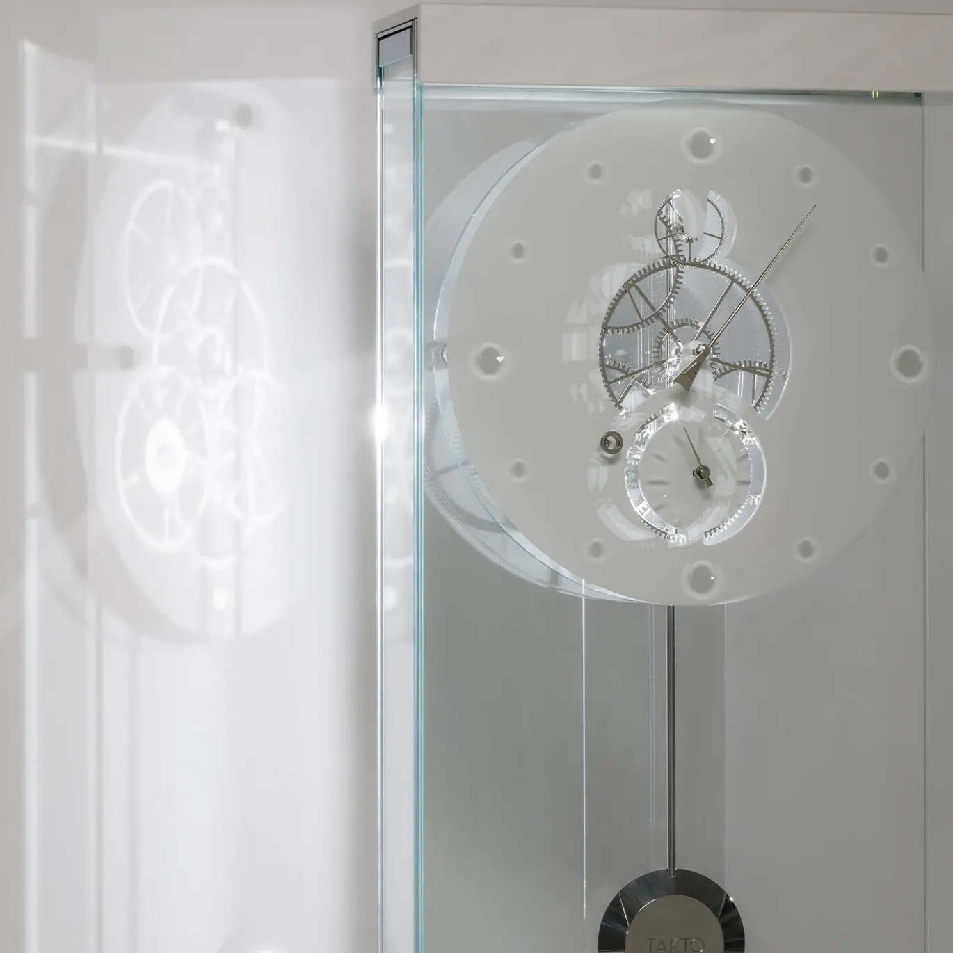 Orologio Takto Adagio 03 in marmo bianco e vetro