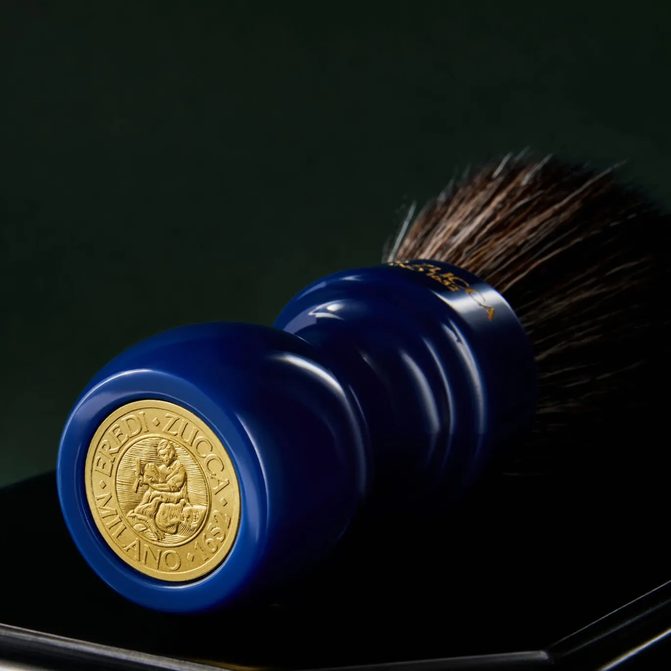 Pennello da barba sintetico in resina blu