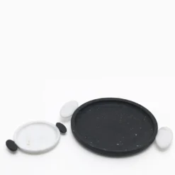 Piatto Carlo White Michelangelo/Black Marquina di Matteo Cibic