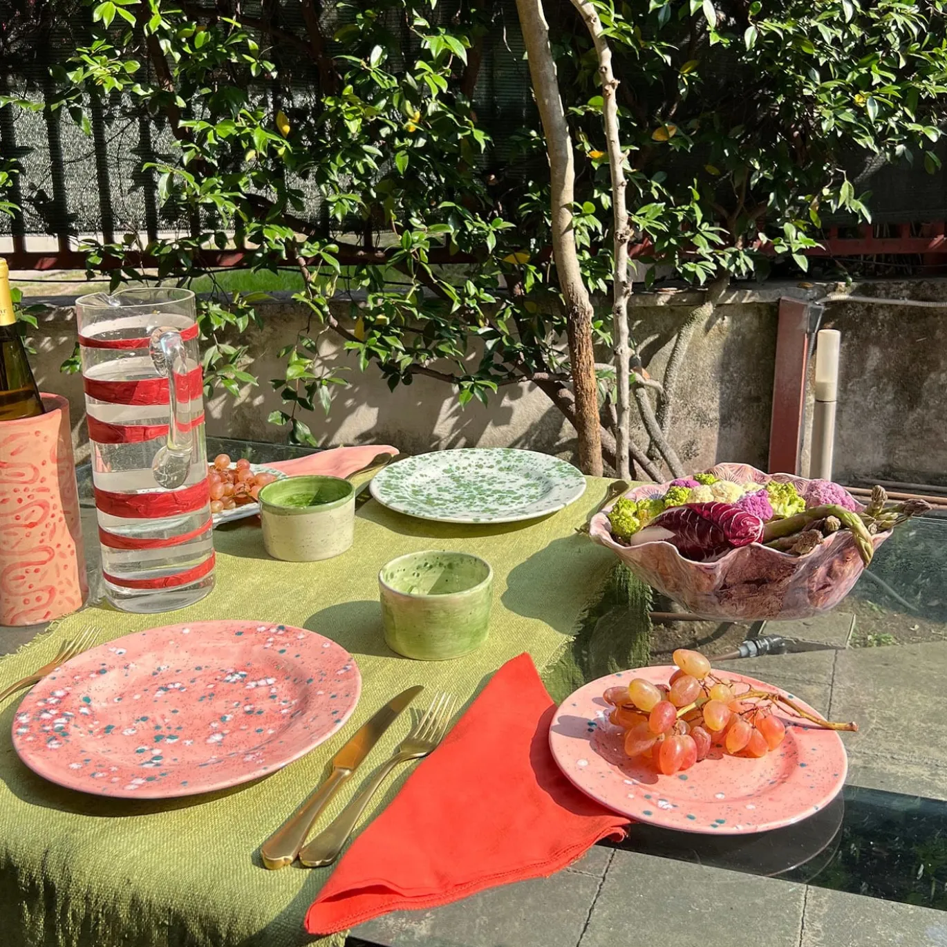 Piatto da frutta screziato di corallo
