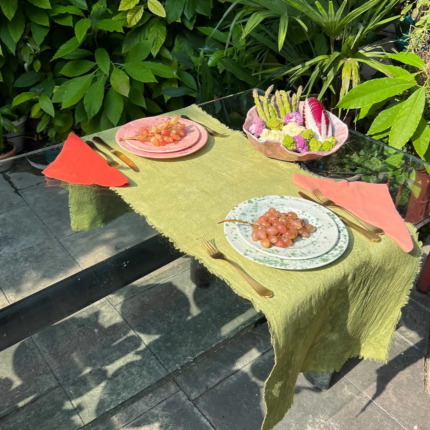 Piatto da frutta screziato di corallo