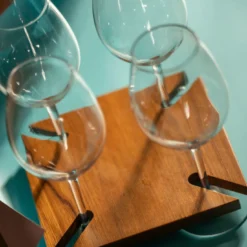 Porta bicchieri e flauti a stelo in teak