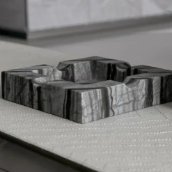 Posacenere in marmo nero del Kenya della collezione Giorgio