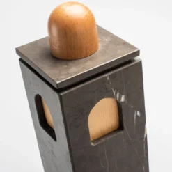 Quba Tall Gray Box di Gabriele D'Angelo